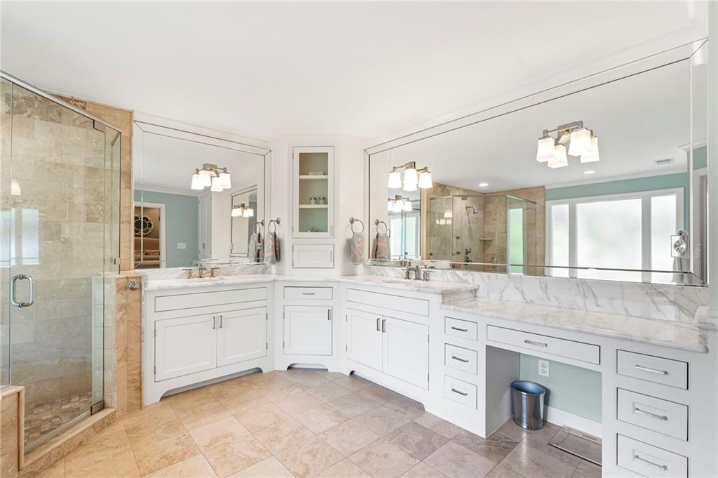 1023 Saint James Crossing NE