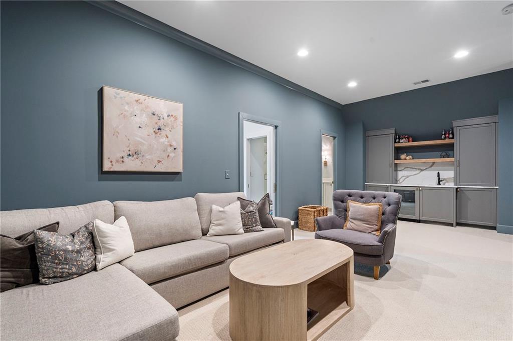 1023 Saint James Crossing NE