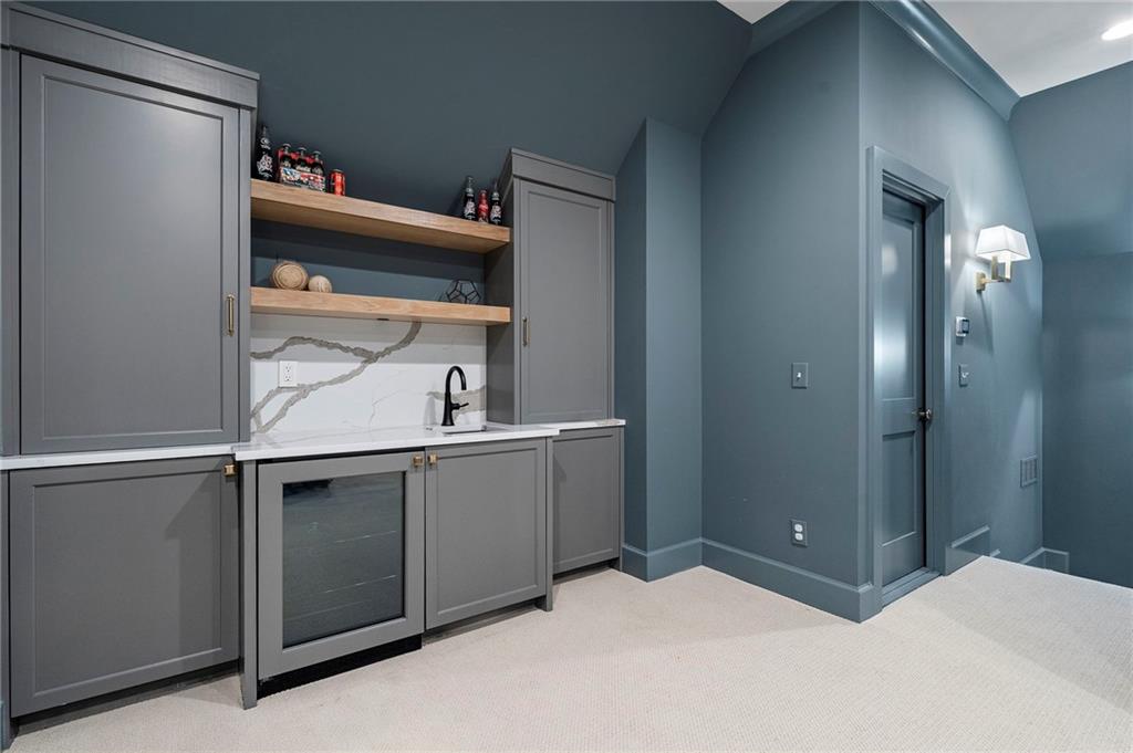 1023 Saint James Crossing NE