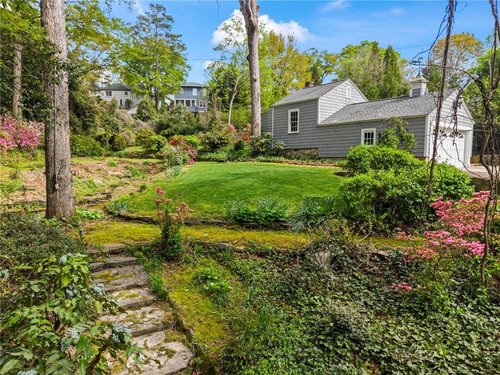 332 Brentwood Drive NE