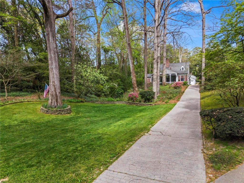 332 Brentwood Drive NE