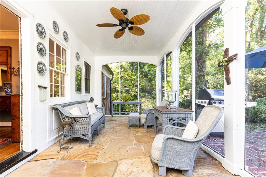 332 Brentwood Drive NE