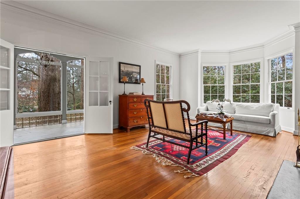 332 Brentwood Drive NE