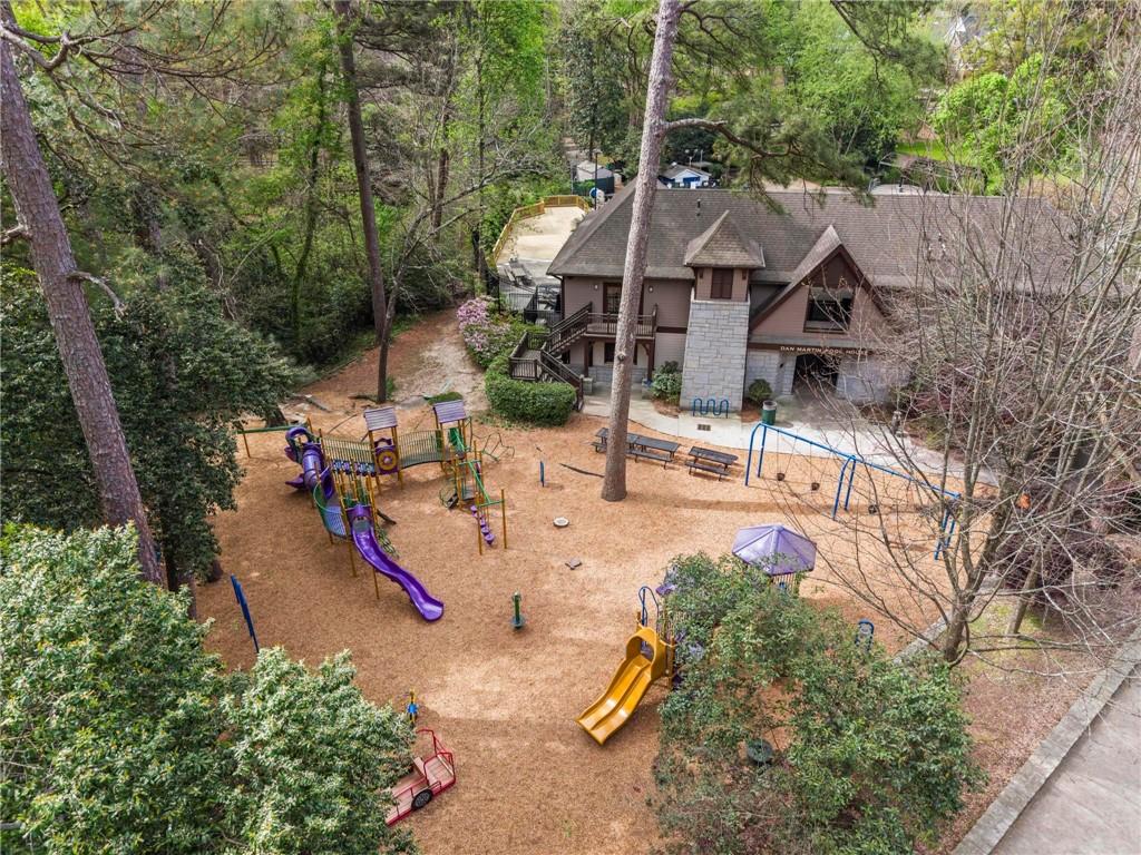 332 Brentwood Drive NE