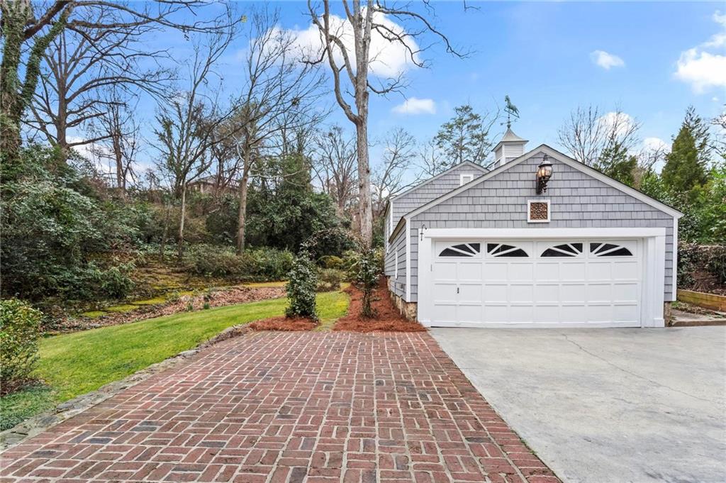 332 Brentwood Drive NE