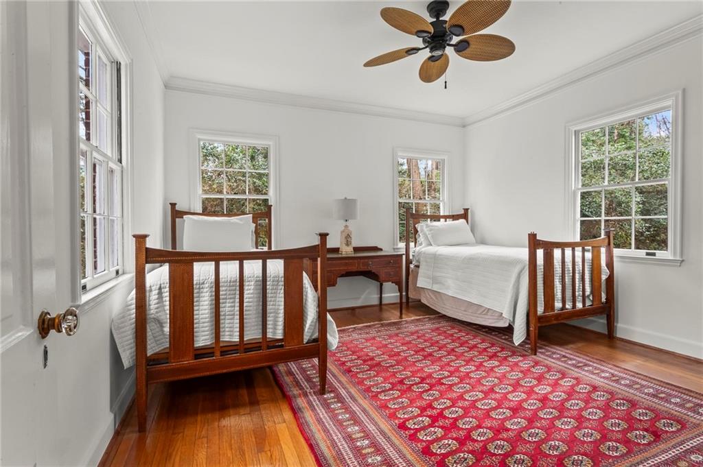 332 Brentwood Drive NE