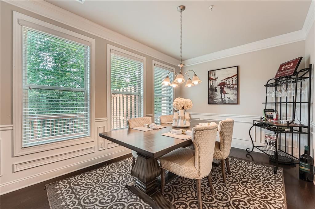 2433 Santa Rosa Street