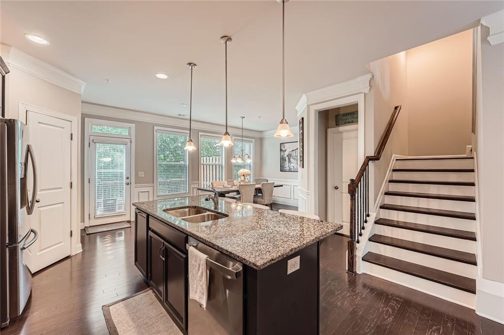 2433 Santa Rosa Street