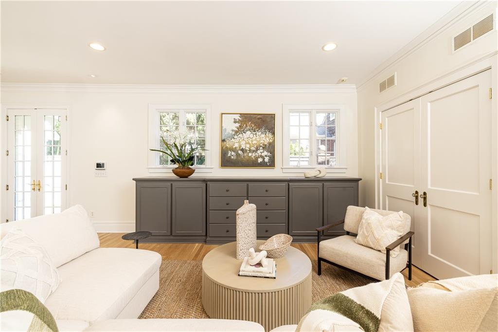 11 Park Circle NE