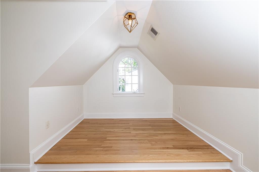 11 Park Circle NE