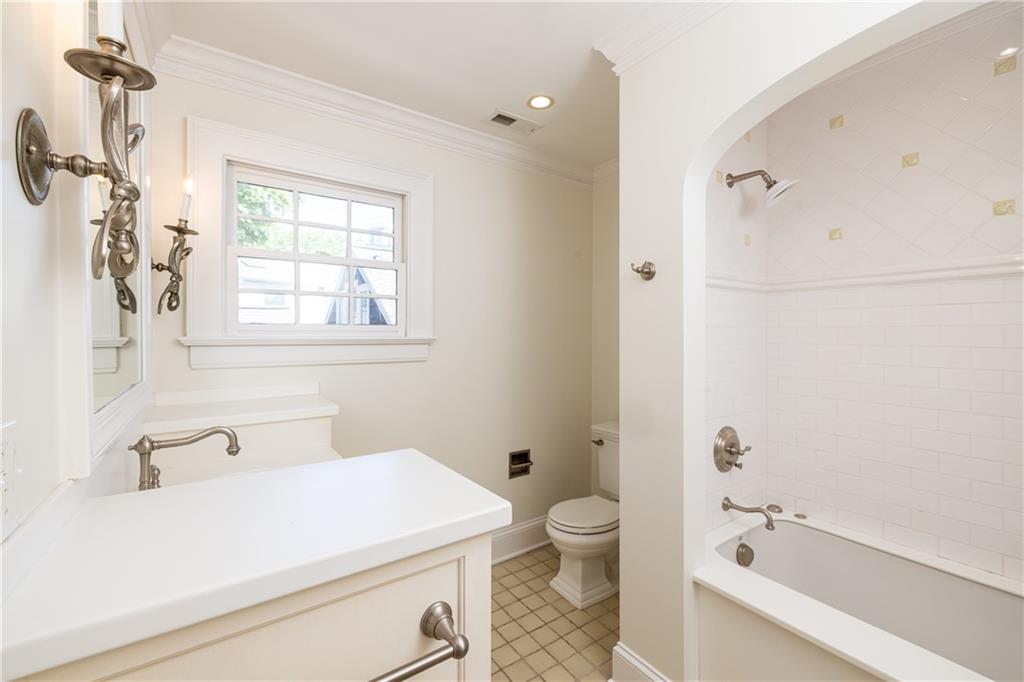 11 Park Circle NE