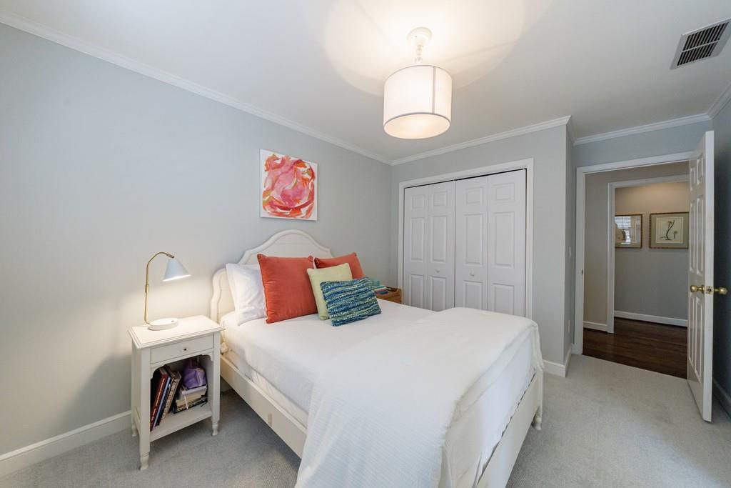 241 Lakeview Avenue NE