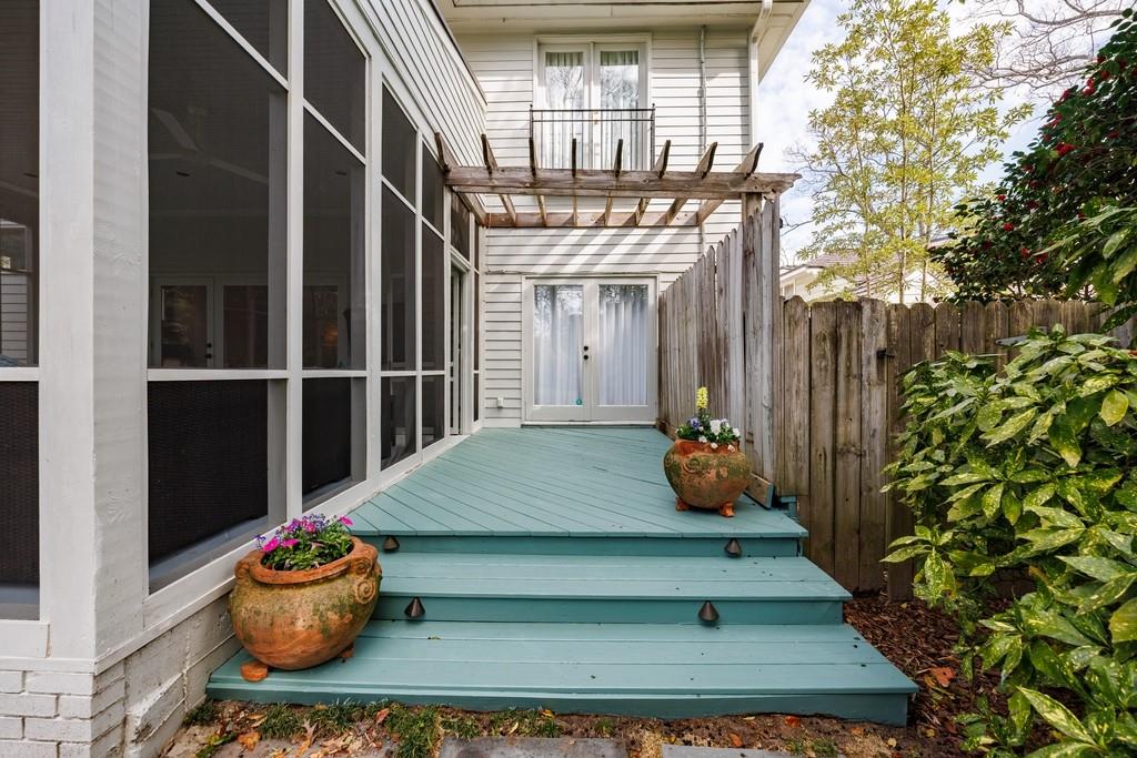 241 Lakeview Avenue NE