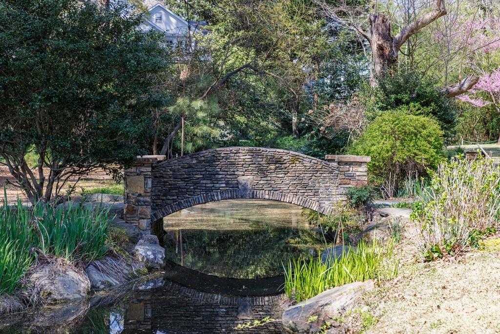 241 Lakeview Avenue NE