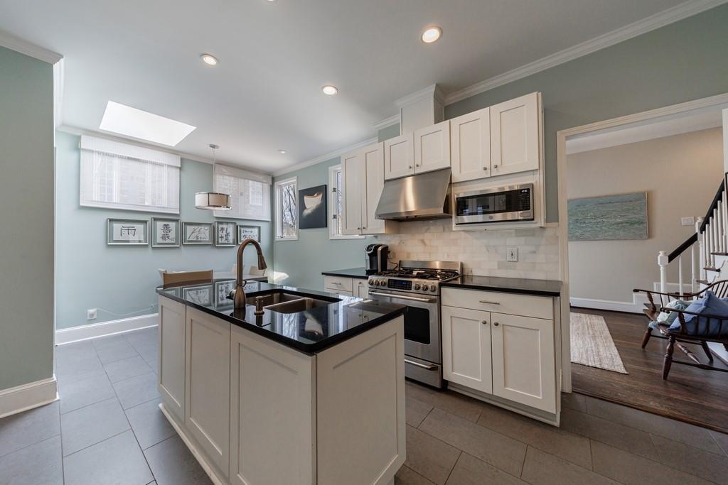 241 Lakeview Avenue NE