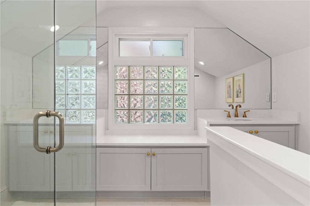 2138 Virginia Place NE