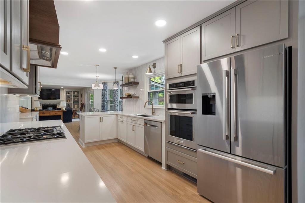 7585 Hunters Woods Drive