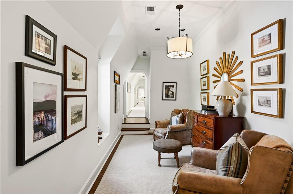 575 Broadland Road NW