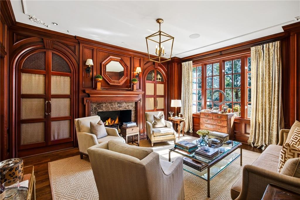 575 Broadland Road NW