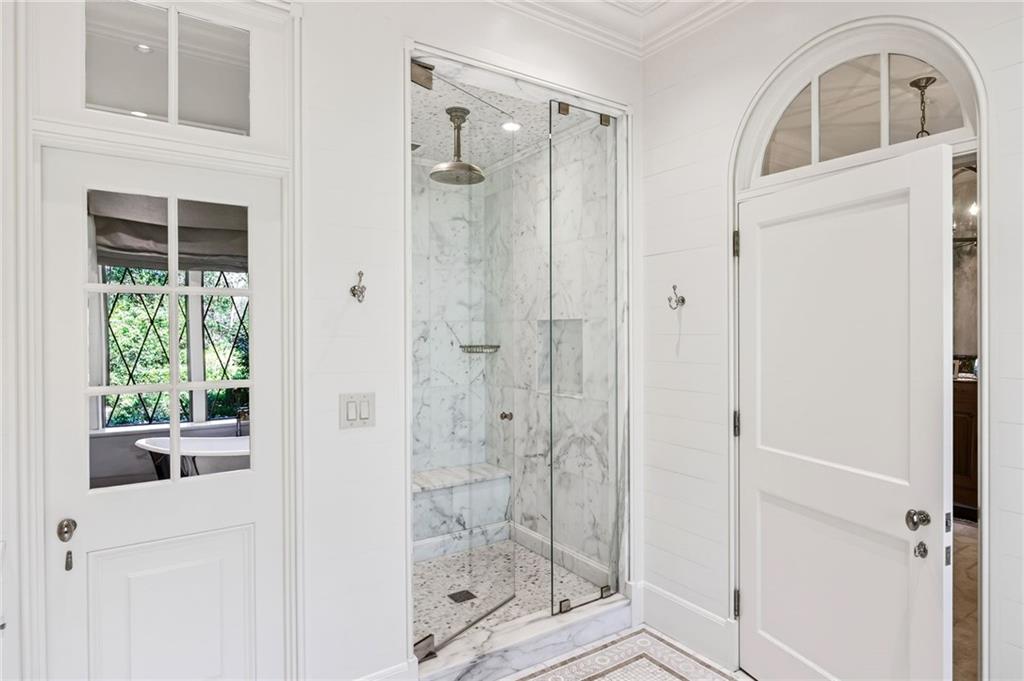 575 Broadland Road NW