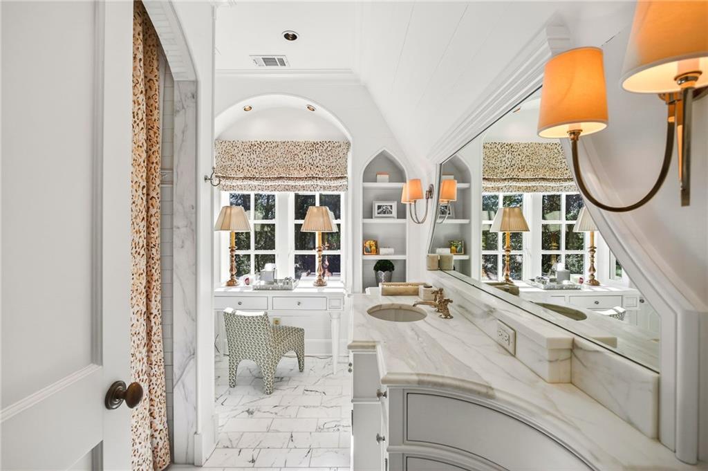 575 Broadland Road NW