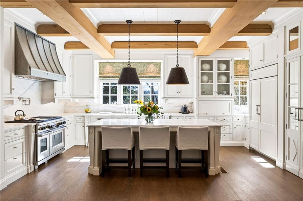 575 Broadland Road NW