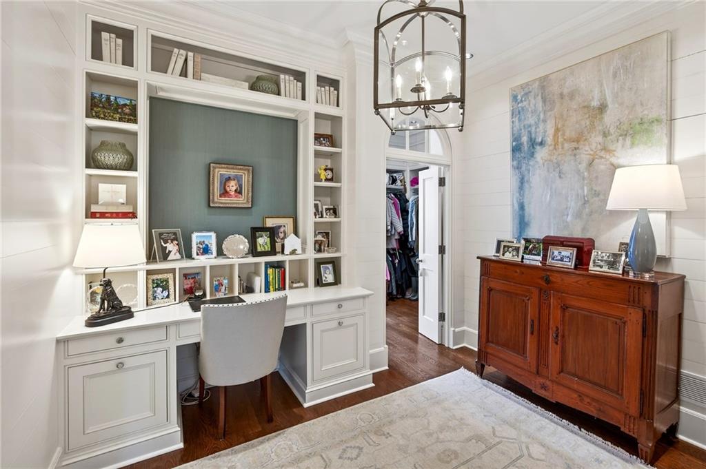 575 Broadland Road NW