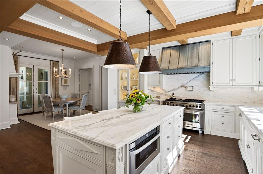 575 Broadland Road NW