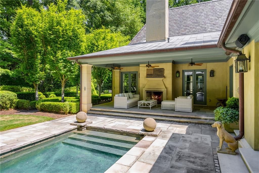 575 Broadland Road NW