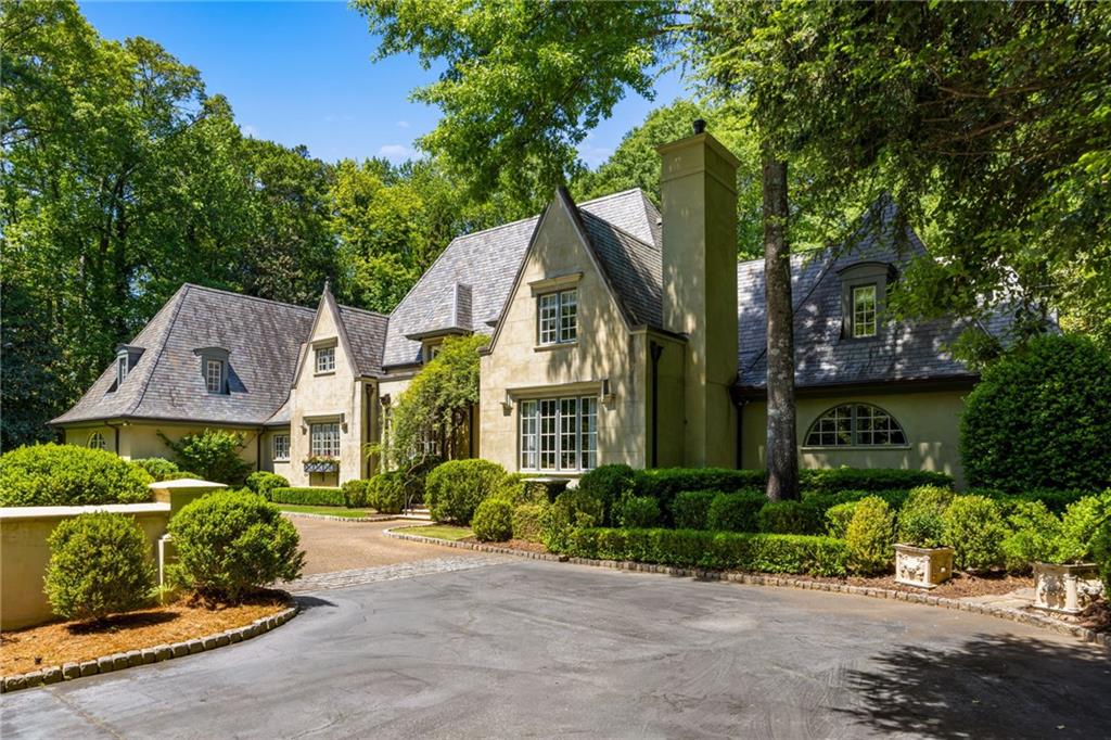 575 Broadland Road NW