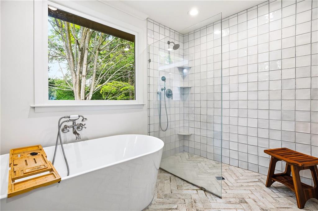 2312 Briarwood Hills Drive NE