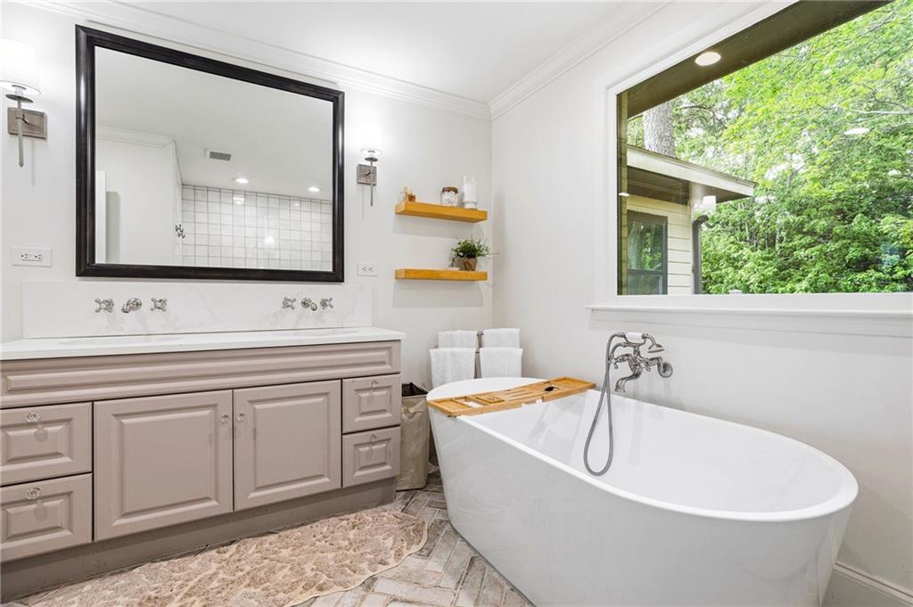 2312 Briarwood Hills Drive NE