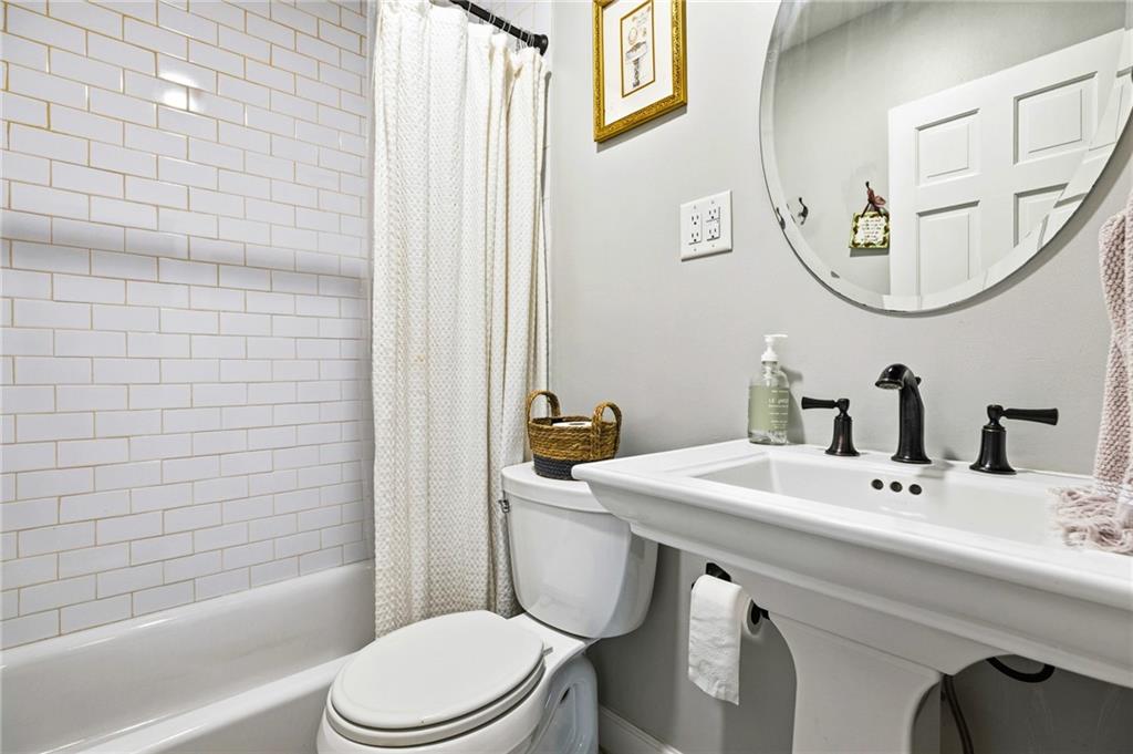 2312 Briarwood Hills Drive NE