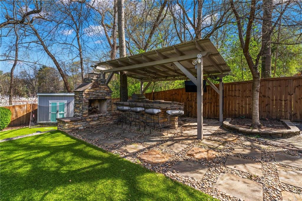 40 Peachtree Hills Avenue NE