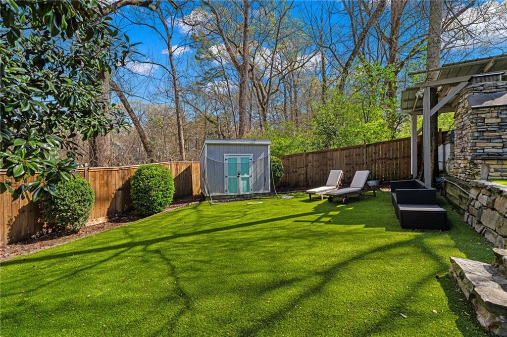 40 Peachtree Hills Avenue NE