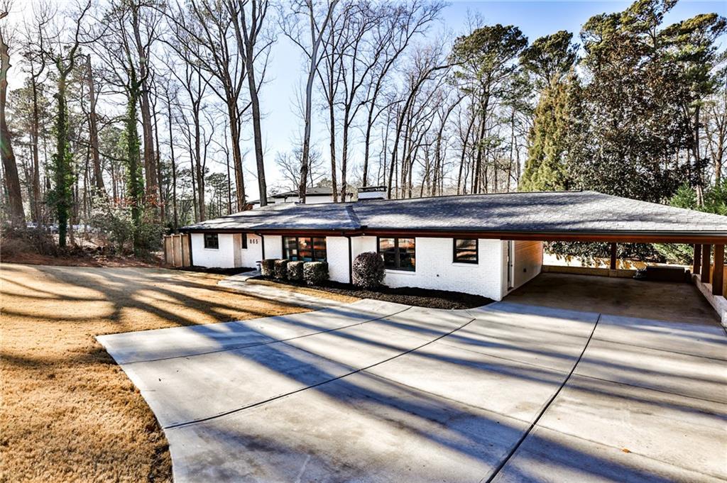 865 Moores Mill Road NW