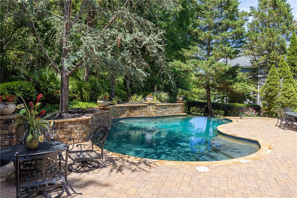 915 Glengate Place