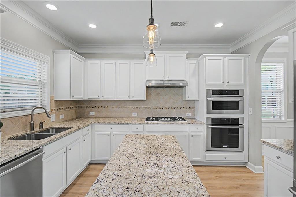311 Edinburgh Lane