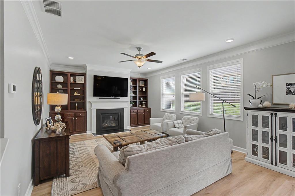 311 Edinburgh Lane