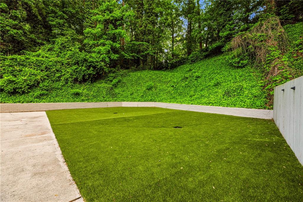 886 Scott Circle