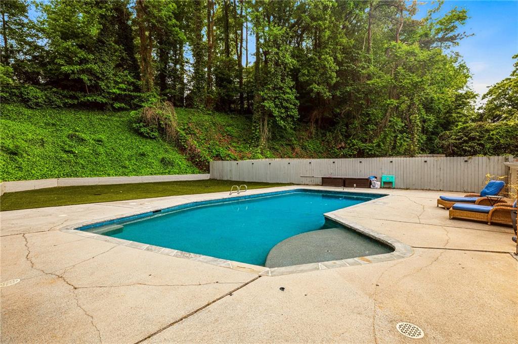 886 Scott Circle
