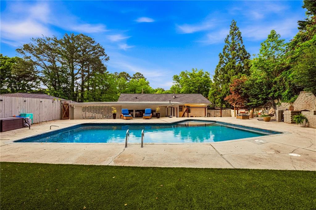 886 Scott Circle