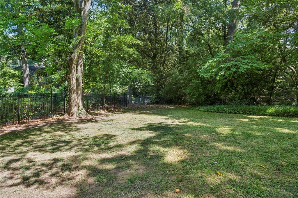 935 Glenbrook Drive NW