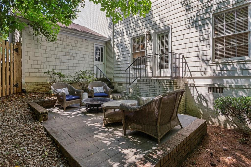 935 Glenbrook Drive NW