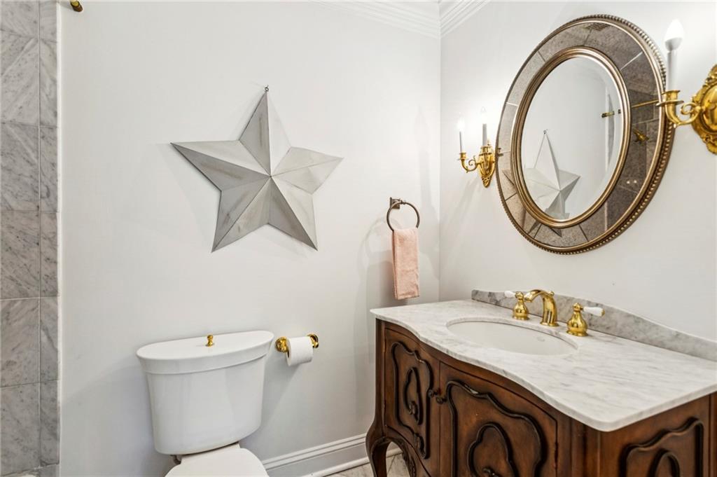 935 Glenbrook Drive NW