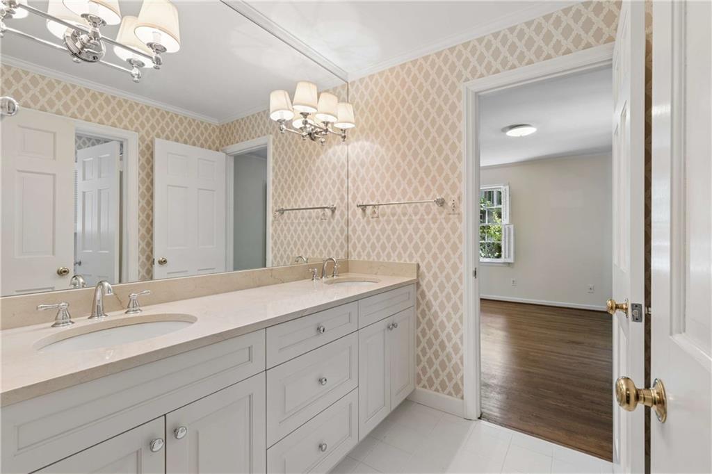 7085 Riverside Drive