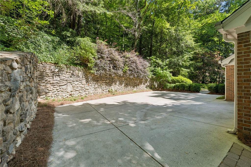 7085 Riverside Drive