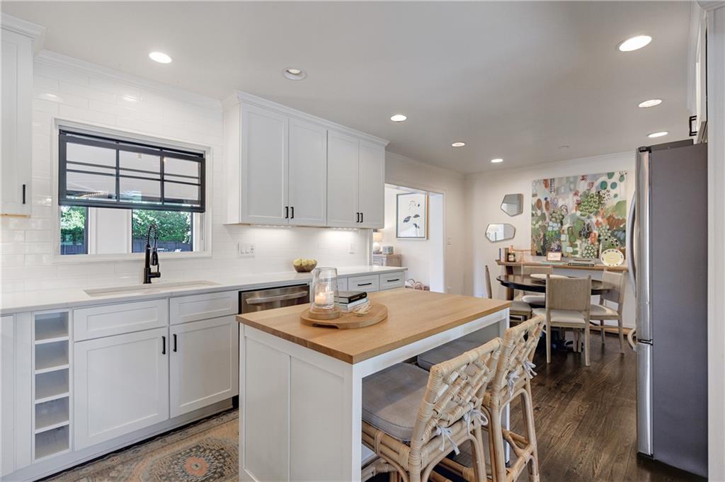 2334 Cortez Way NE