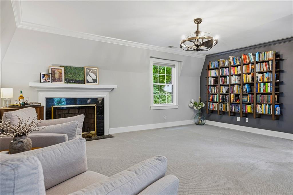 1382 W Wesley Road NW