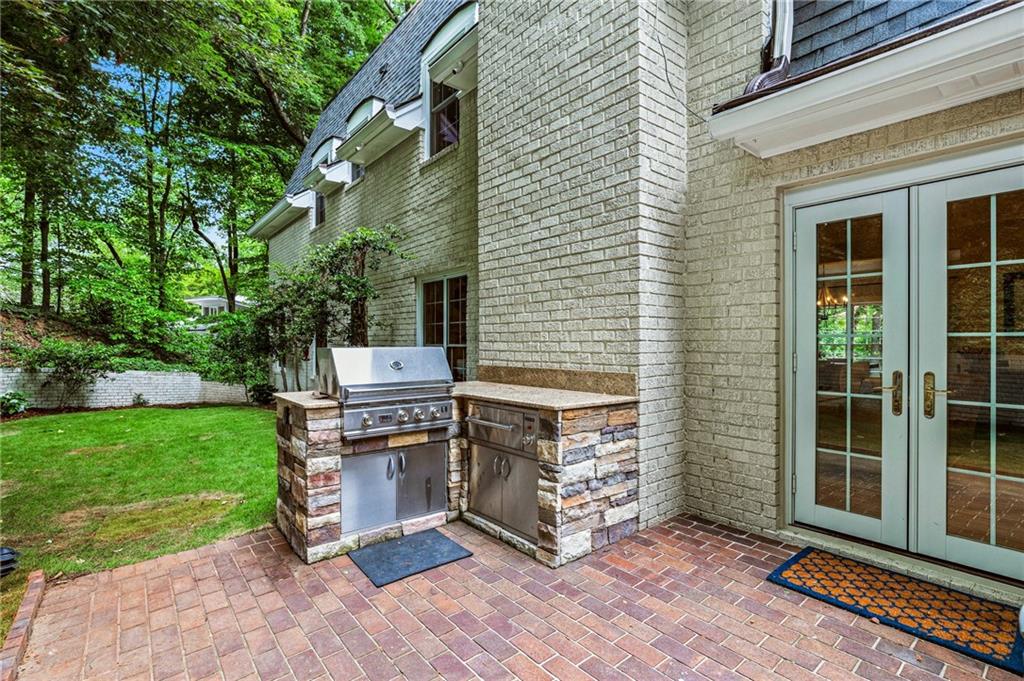 1382 W Wesley Road NW